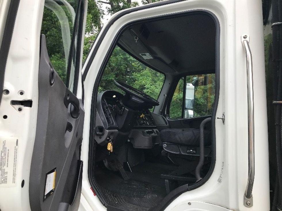Refrigerated Truck-Light and Medium Duty Trucks-Freightliner-2019-M2-Ladson-SC-196,746\n\t\tmiles-$ 37,000 - Image 16