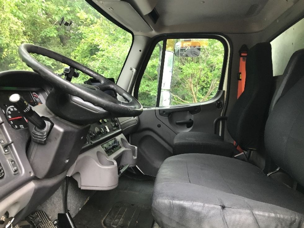 Refrigerated Truck-Light and Medium Duty Trucks-Freightliner-2019-M2-Ladson-SC-196,746\n\t\tmiles-$ 37,000 - Image 17