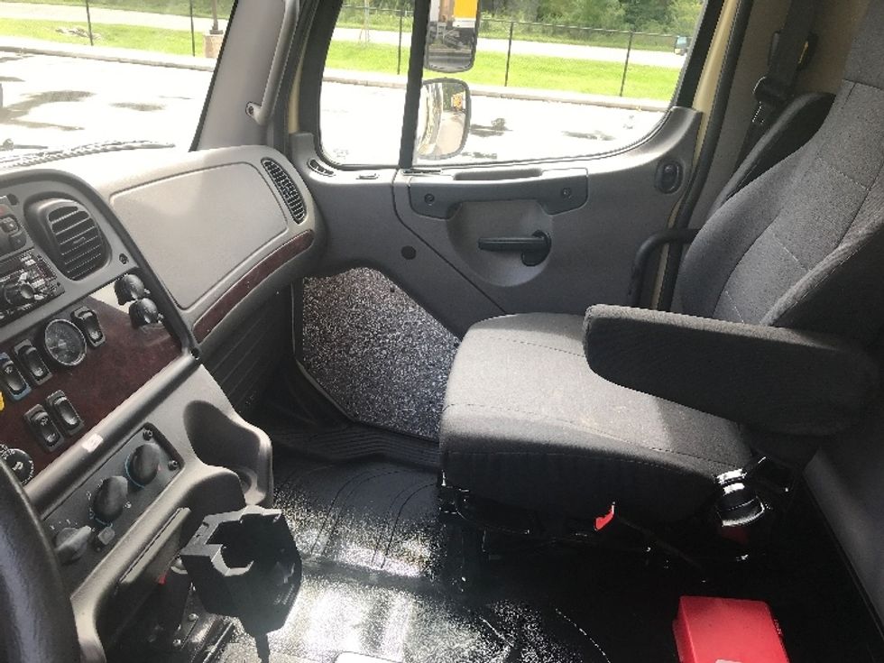 Refrigerated Truck-Light and Medium Duty Trucks-Freightliner-2019-M2-Ladson-SC-71,782\n\t\tmiles-$ 59,000 - Image 18
