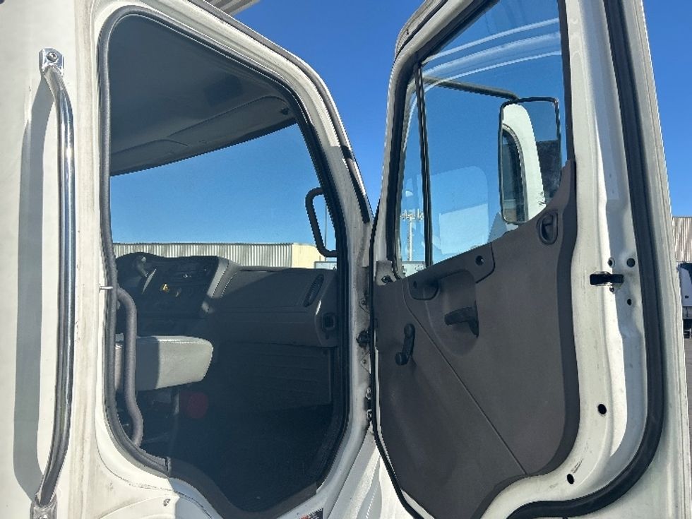 Refrigerated Truck-Light and Medium Duty Trucks-Freightliner-2019-M2-Las Vegas-NV-103,818\n\t\tmiles-$ 61,000 - Image 16