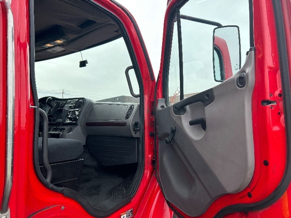 Refrigerated Truck-Light and Medium Duty Trucks-Freightliner-2019-M2-Las Vegas-NV-126,241\n\t\tmiles-$ 63,250 - Image 20