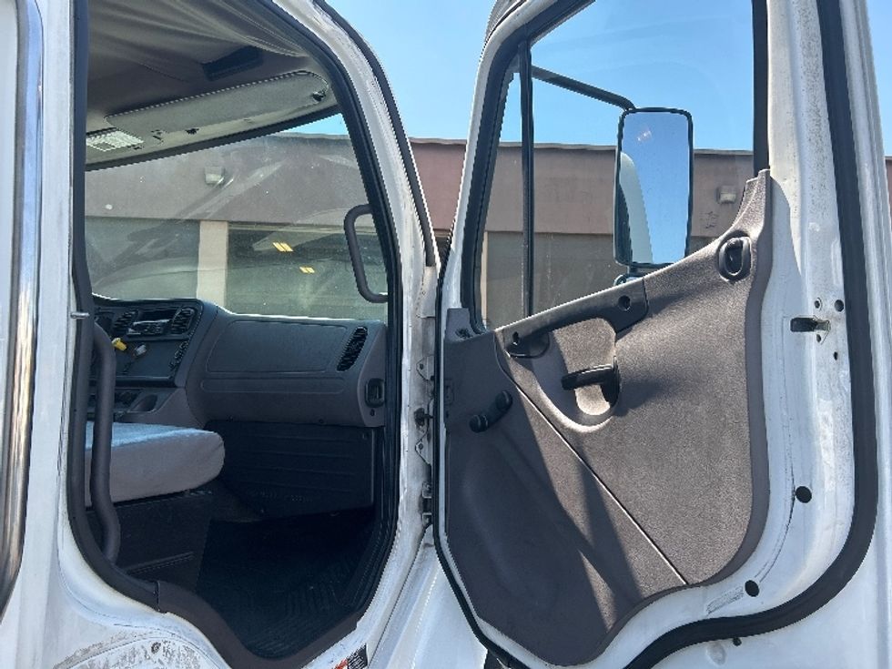 Refrigerated Truck-Light and Medium Duty Trucks-Freightliner-2019-M2-Las Vegas-NV-130,855\n\t\tmiles-$ 50,750 - Image 20