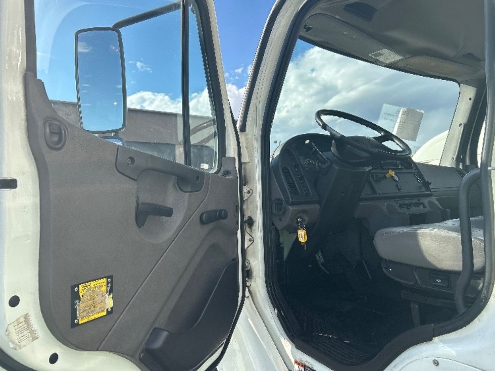 Refrigerated Truck-Light and Medium Duty Trucks-Freightliner-2019-M2-Las Vegas-NV-145,930\n\t\tmiles-$ 51,250 - Image 16