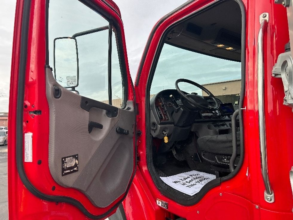 Refrigerated Truck-Light and Medium Duty Trucks-Freightliner-2019-M2-Las Vegas-NV-152,421\n\t\tmiles-$ 56,750 - Image 17