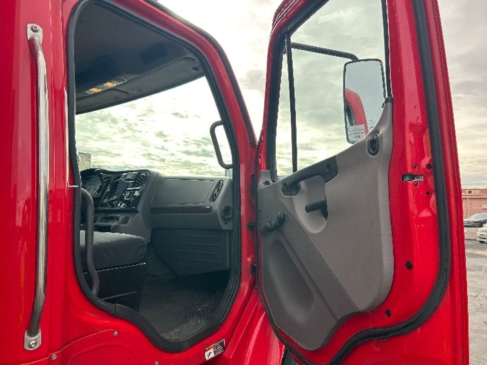 Refrigerated Truck-Light and Medium Duty Trucks-Freightliner-2019-M2-Las Vegas-NV-152,421\n\t\tmiles-$ 56,750 - Image 20