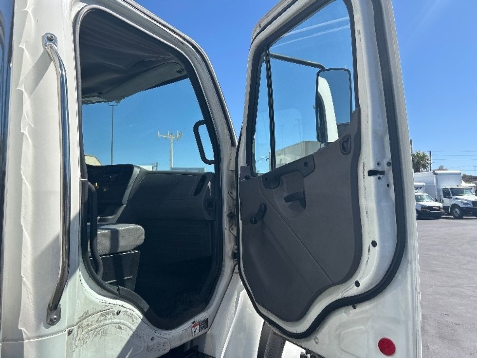 Refrigerated Truck-Light and Medium Duty Trucks-Freightliner-2019-M2-Las Vegas-NV-167,540\n\t\tmiles-$ 48,750 - Image 19