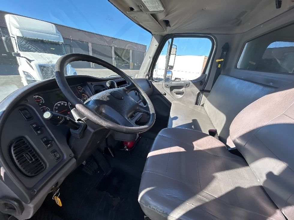 Refrigerated Truck-Light and Medium Duty Trucks-Freightliner-2019-M2-Las Vegas-NV-172,119\n\t\tmiles-$ 49,250 - Image 17