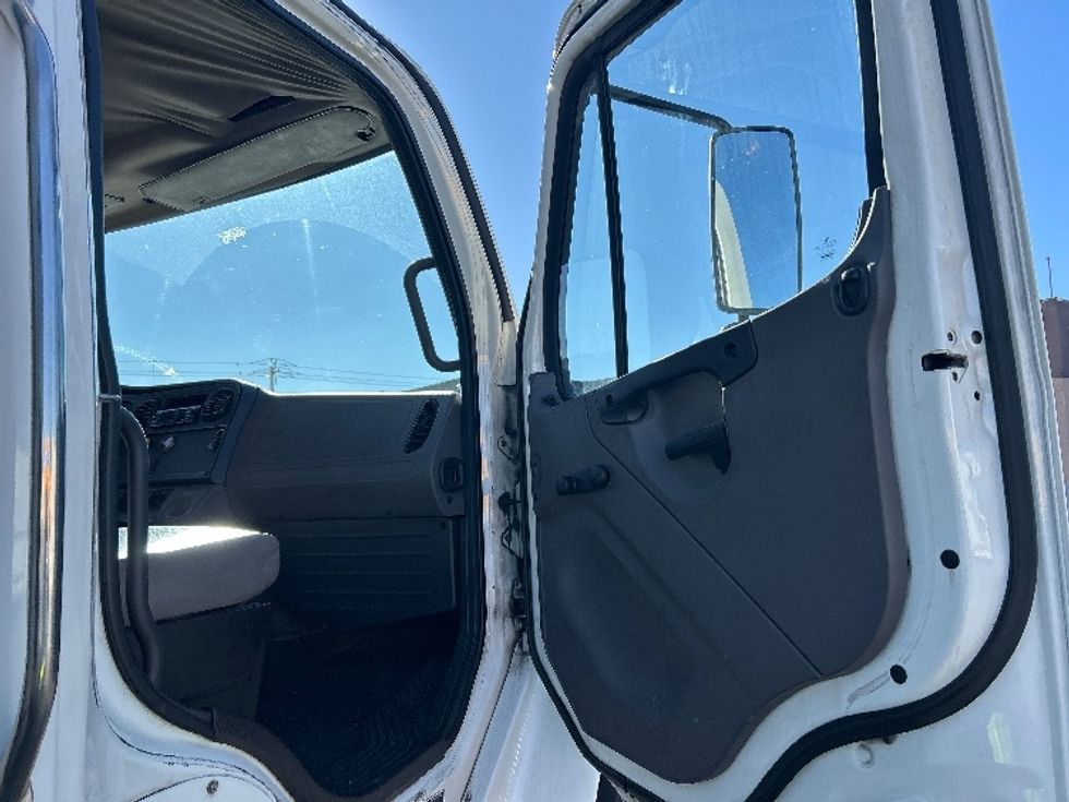 Refrigerated Truck-Light and Medium Duty Trucks-Freightliner-2019-M2-Las Vegas-NV-172,119\n\t\tmiles-$ 49,250 - Image 19