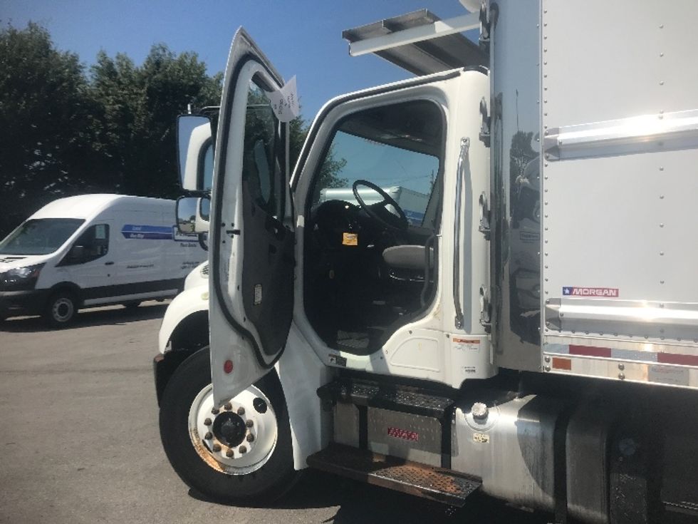 Refrigerated Truck-Light and Medium Duty Trucks-Freightliner-2019-M2-Lexington-KY-196,565\n\t\tmiles-$ 68,500 - Image 16