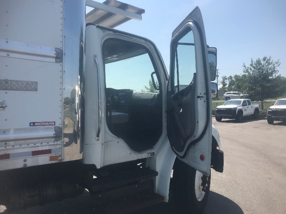 Refrigerated Truck-Light and Medium Duty Trucks-Freightliner-2019-M2-Lexington-KY-196,565\n\t\tmiles-$ 68,500 - Image 20