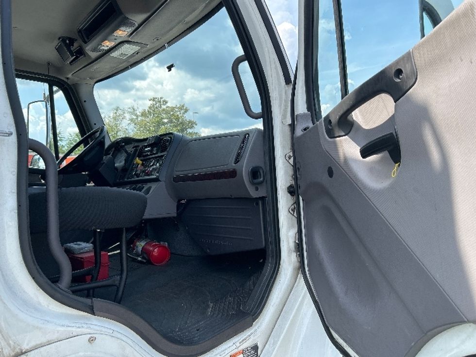 Refrigerated Truck-Light and Medium Duty Trucks-Freightliner-2019-M2-Lexington-SC-192,862\n\t\tmiles-$ 46,250 - Image 19