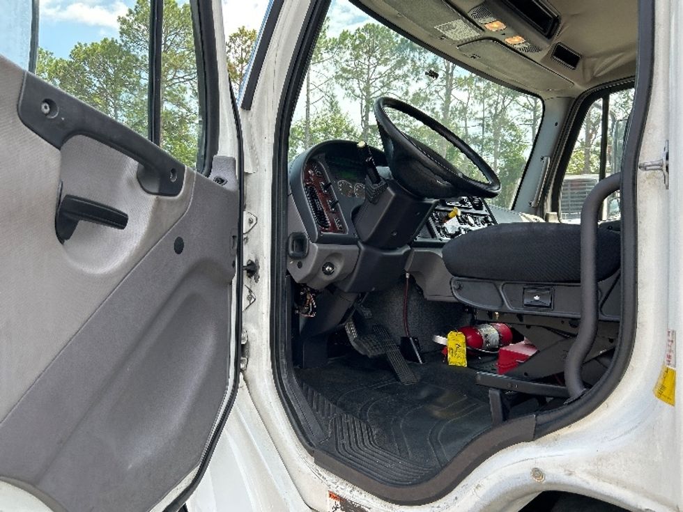 Refrigerated Truck-Light and Medium Duty Trucks-Freightliner-2019-M2-Lexington-SC-199,131\n\t\tmiles-$ 44,750 - Image 16