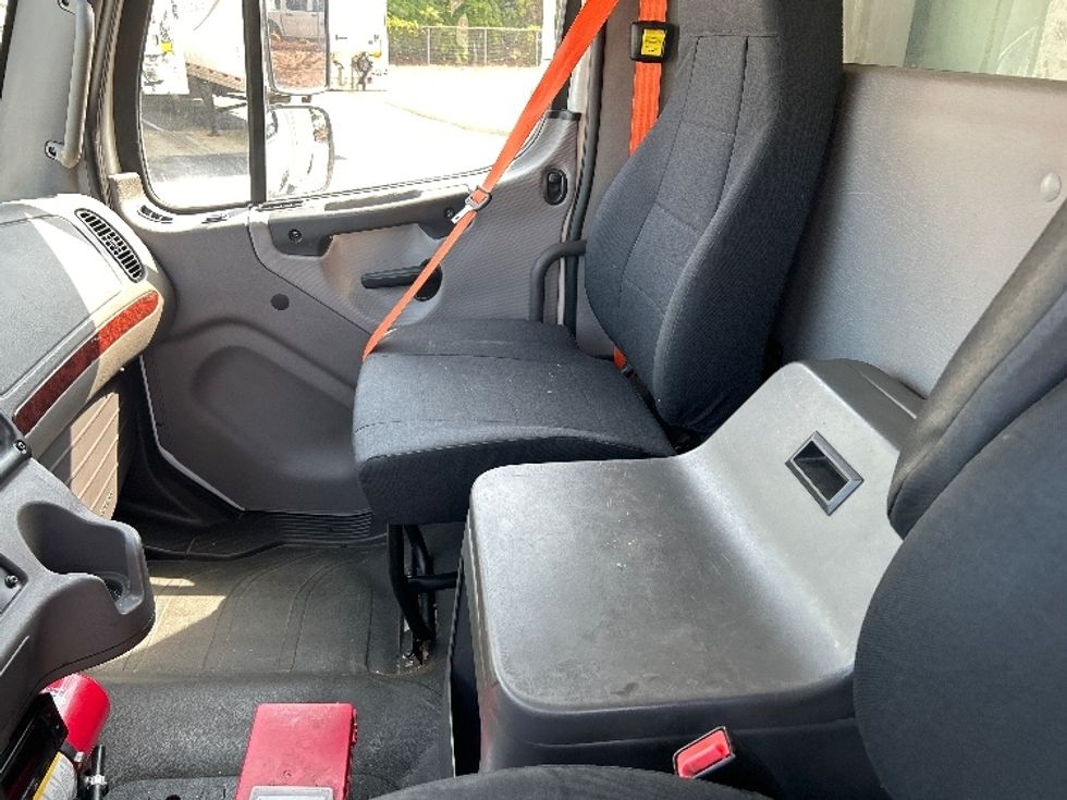 Refrigerated Truck-Light and Medium Duty Trucks-Freightliner-2019-M2-Lexington-SC-199,131\n\t\tmiles-$ 44,750 - Image 19