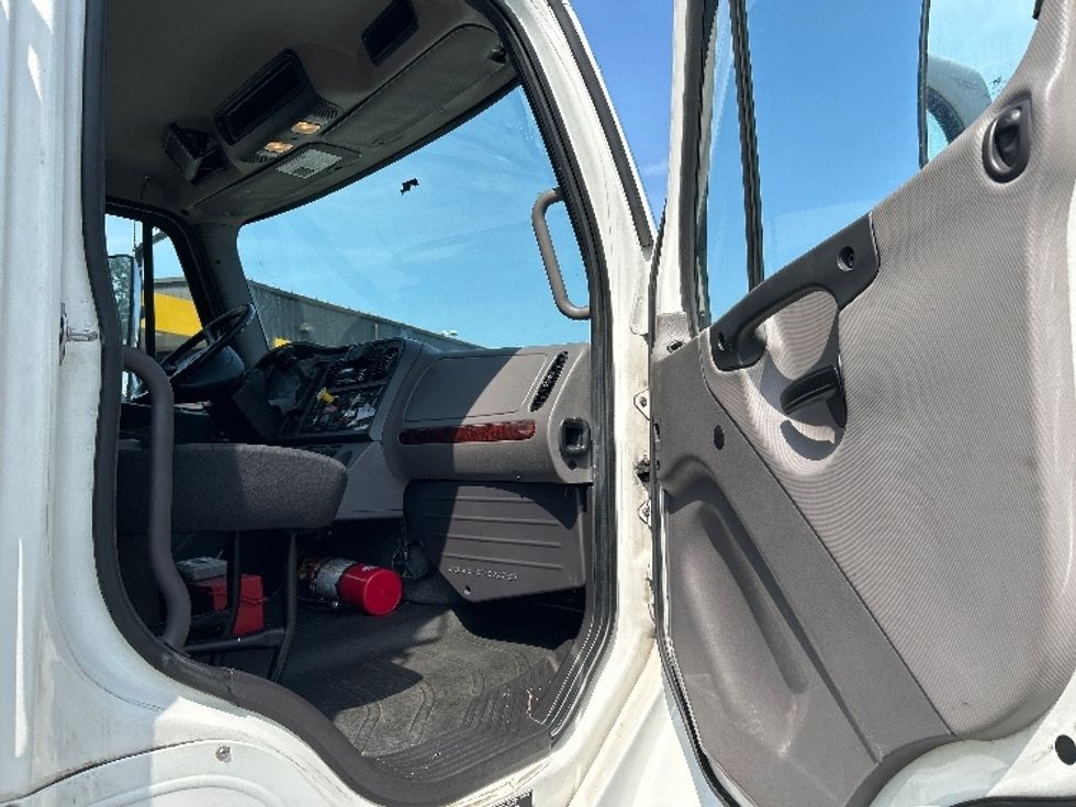 Refrigerated Truck-Light and Medium Duty Trucks-Freightliner-2019-M2-Lexington-SC-199,131\n\t\tmiles-$ 44,750 - Image 20