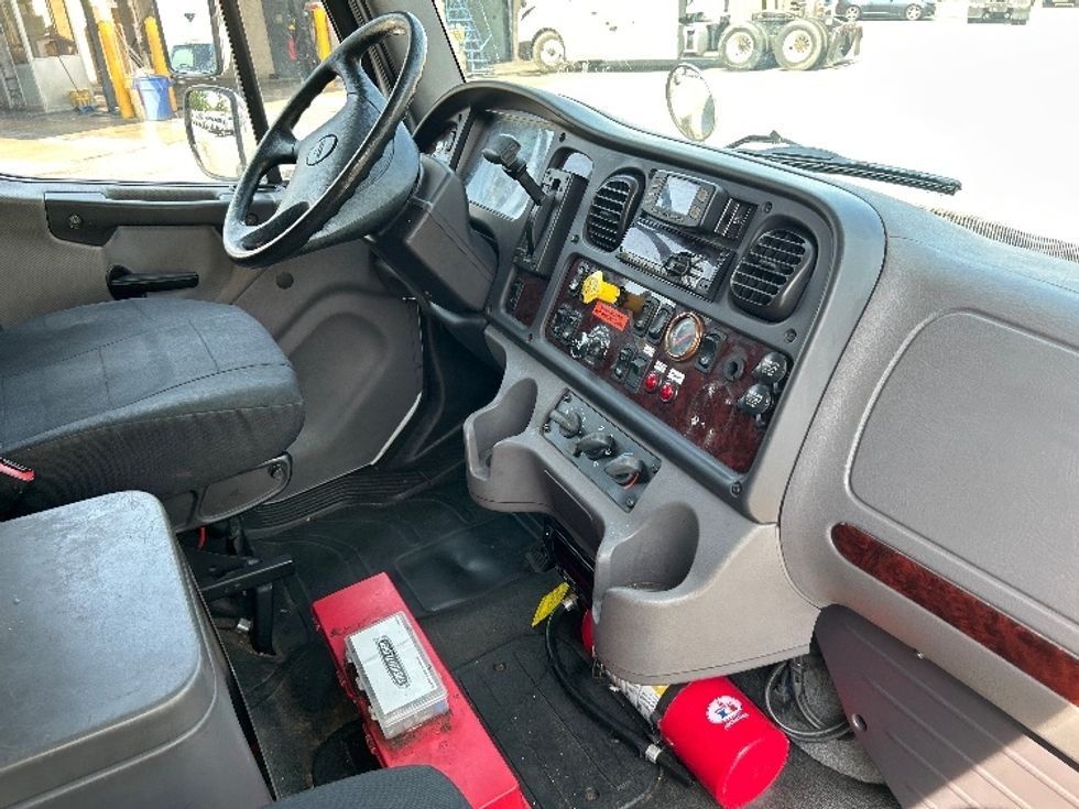 Refrigerated Truck-Light and Medium Duty Trucks-Freightliner-2019-M2-Lexington-SC-199,131\n\t\tmiles-$ 44,750 - Image 22