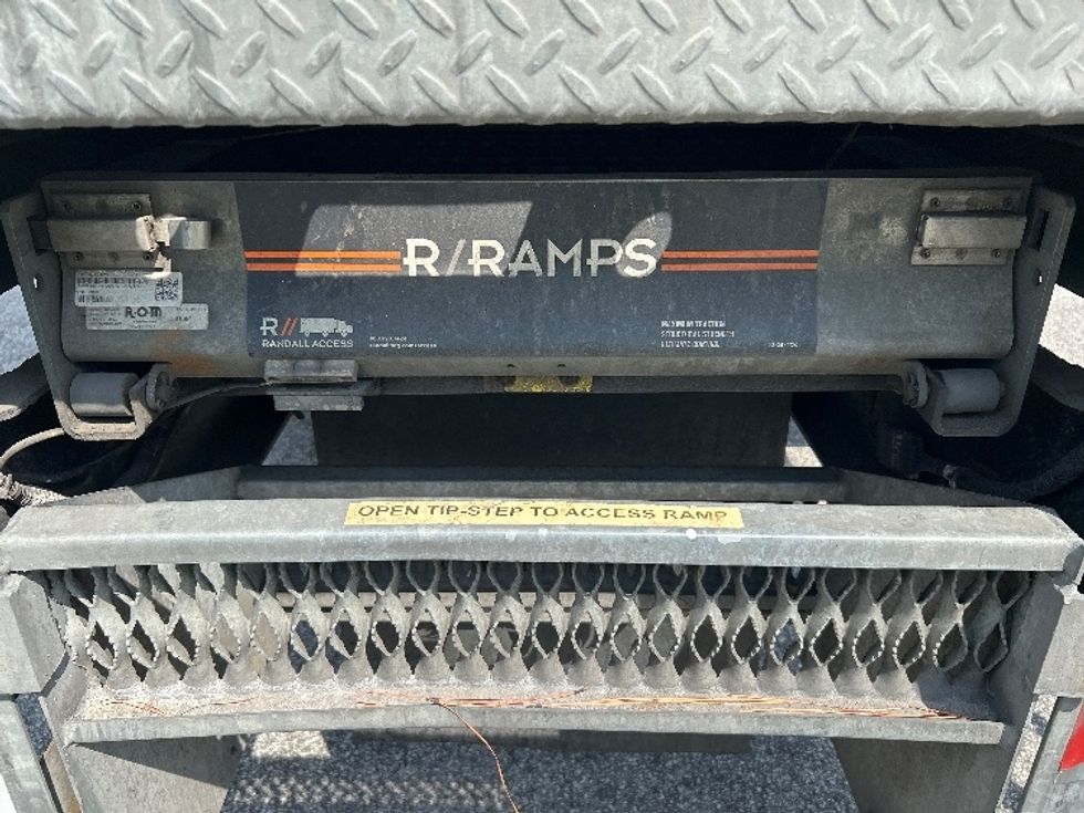 Refrigerated Truck-Light and Medium Duty Trucks-Freightliner-2019-M2-Lexington-SC-199,131\n\t\tmiles-$ 44,750 - Image 26
