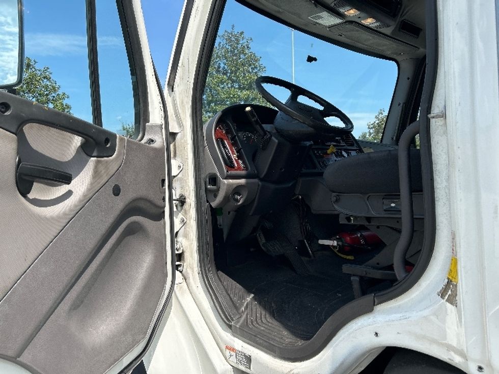Refrigerated Truck-Light and Medium Duty Trucks-Freightliner-2019-M2-Lexington-SC-232,930\n\t\tmiles-$ 41,000 - Image 15