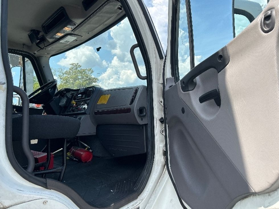 Refrigerated Truck-Light and Medium Duty Trucks-Freightliner-2019-M2-Lexington-SC-232,930\n\t\tmiles-$ 41,000 - Image 19