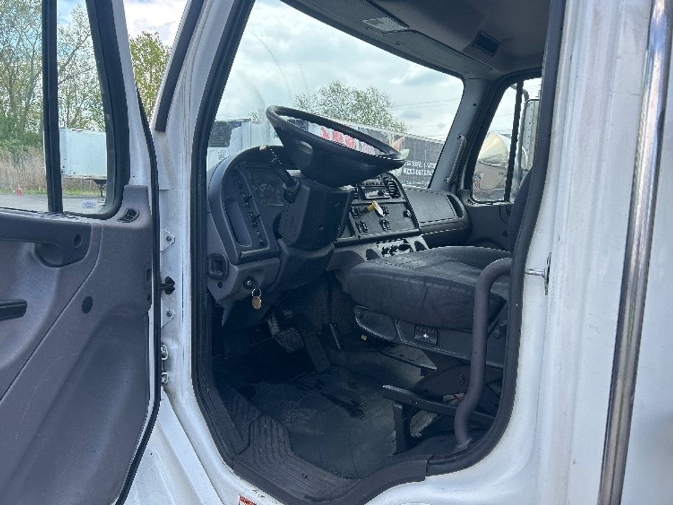 Refrigerated Truck-Light and Medium Duty Trucks-Freightliner-2019-M2-Liverpool-NY-127,549\n\t\tmiles-$ 46,500 - Image 15