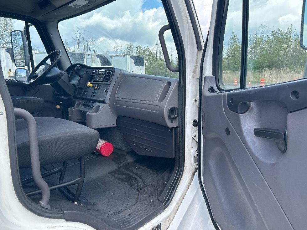 Refrigerated Truck-Light and Medium Duty Trucks-Freightliner-2019-M2-Liverpool-NY-127,549\n\t\tmiles-$ 46,500 - Image 19