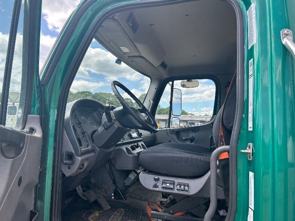 Refrigerated Truck-Light and Medium Duty Trucks-Freightliner-2019-M2-Londonderry-NH-134,099\n\t\tmiles-$ 46,500 - Image 15
