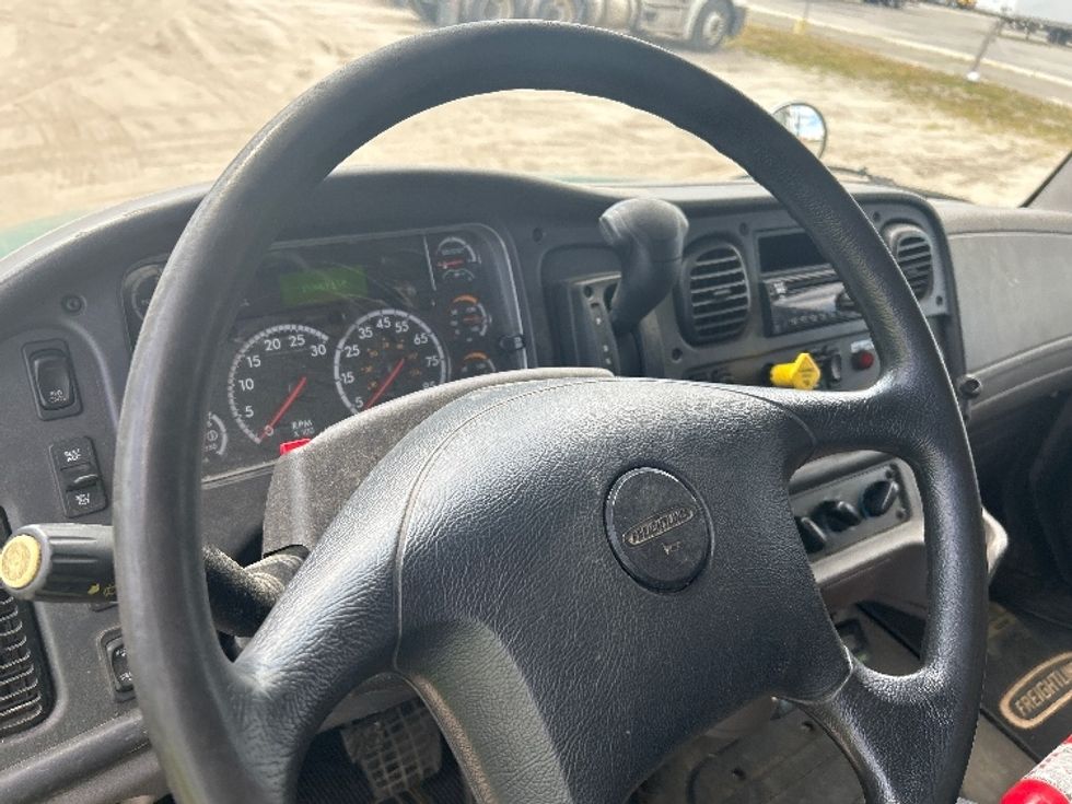 Refrigerated Truck-Light and Medium Duty Trucks-Freightliner-2019-M2-Londonderry-NH-134,099\n\t\tmiles-$ 46,500 - Image 16