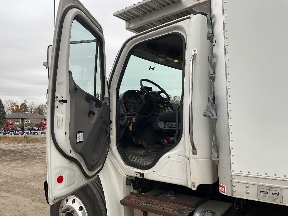 Refrigerated Truck-Light and Medium Duty Trucks-Freightliner-2019-M2-Londonderry-NH-174,488\n\t\tmiles-$ 68,000 - Image 16