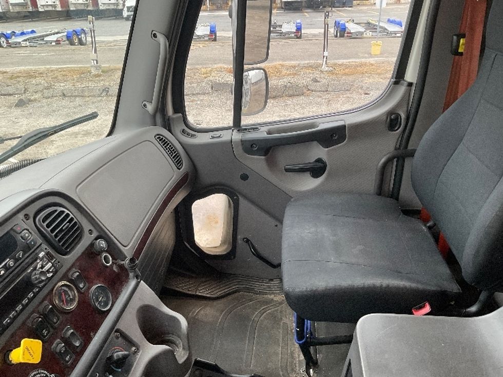 Refrigerated Truck-Light and Medium Duty Trucks-Freightliner-2019-M2-Londonderry-NH-174,488\n\t\tmiles-$ 68,000 - Image 19