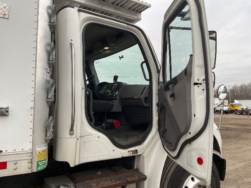 Refrigerated Truck-Light and Medium Duty Trucks-Freightliner-2019-M2-Londonderry-NH-174,488\n\t\tmiles-$ 68,000 - Image 20