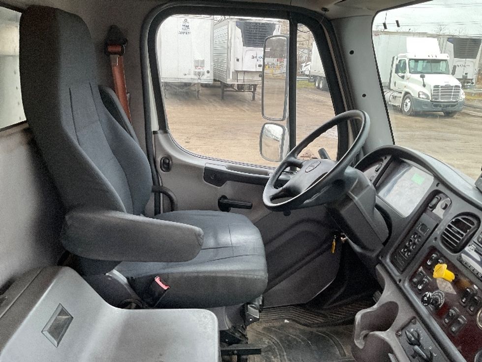 Refrigerated Truck-Light and Medium Duty Trucks-Freightliner-2019-M2-Londonderry-NH-174,488\n\t\tmiles-$ 68,000 - Image 22