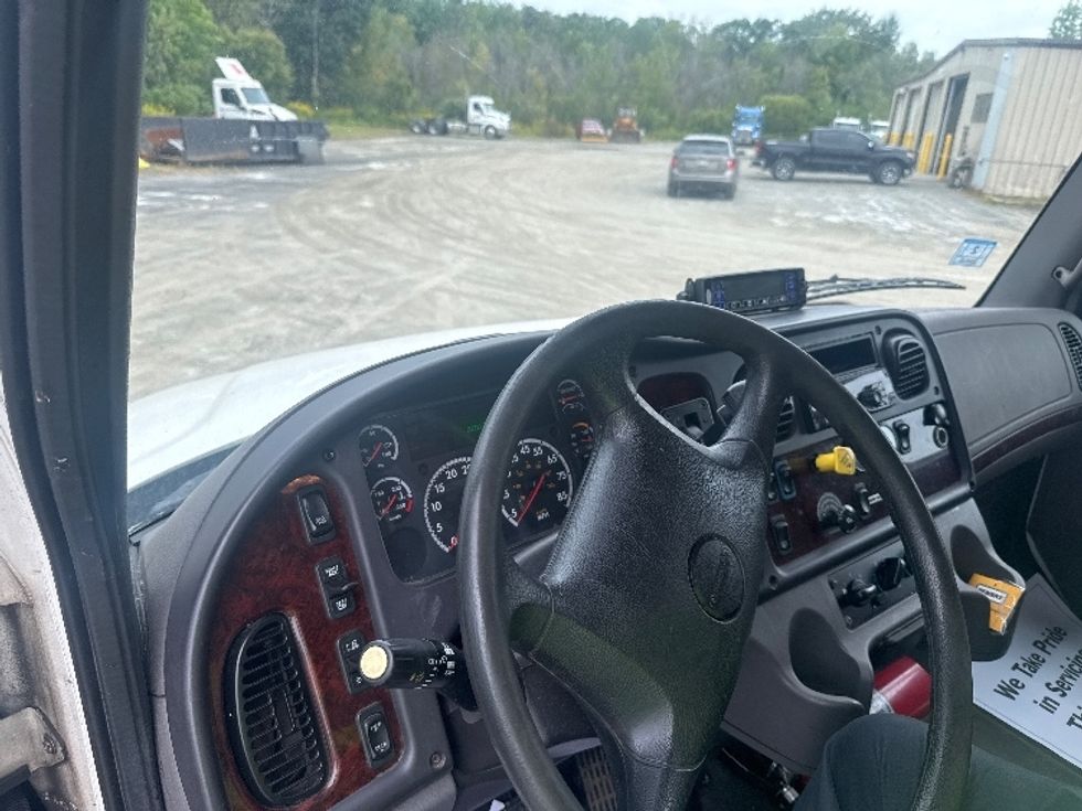 Refrigerated Truck-Light and Medium Duty Trucks-Freightliner-2019-M2-Londonderry-NH-223,117\n\t\tmiles-$ 42,500 - Image 17