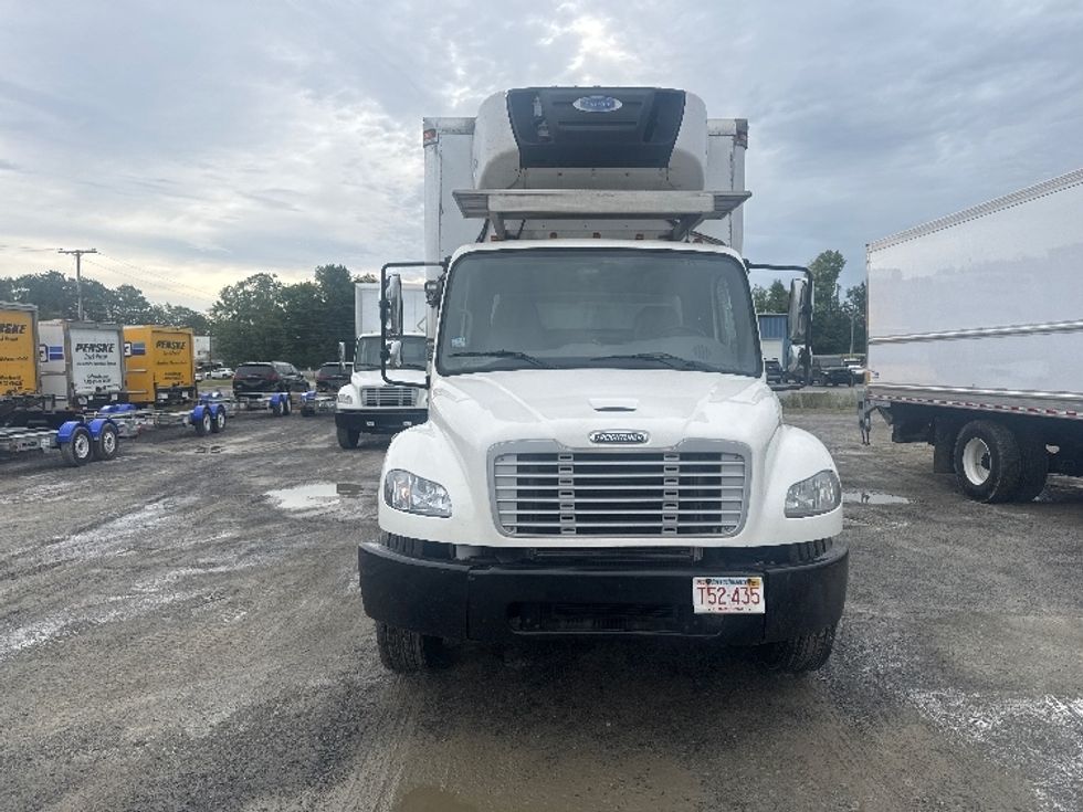 Refrigerated Truck-Light and Medium Duty Trucks-Freightliner-2019-M2-Londonderry-NH-223,117\n\t\tmiles-$ 42,500 - Image 2