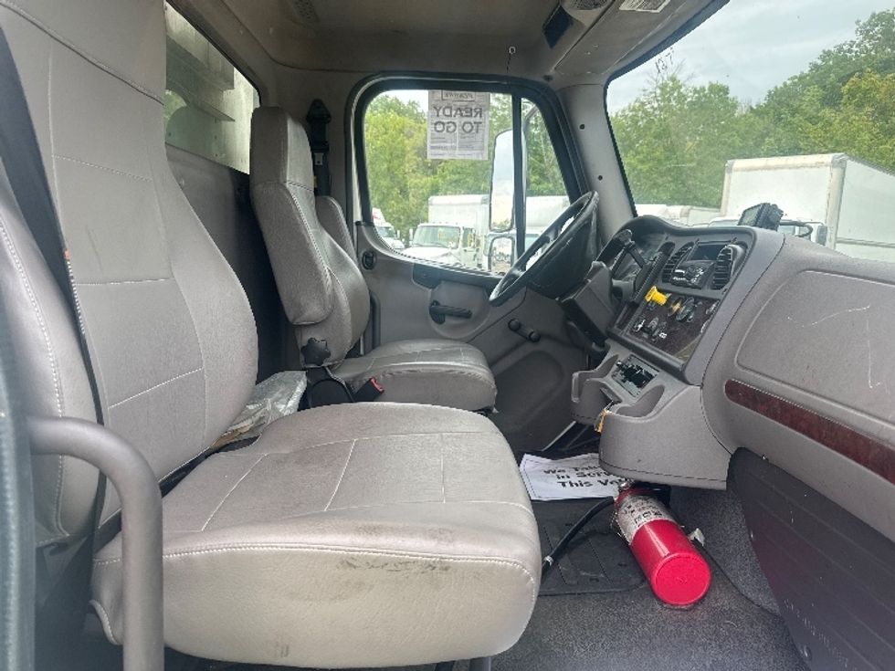 Refrigerated Truck-Light and Medium Duty Trucks-Freightliner-2019-M2-Londonderry-NH-223,117\n\t\tmiles-$ 42,500 - Image 22