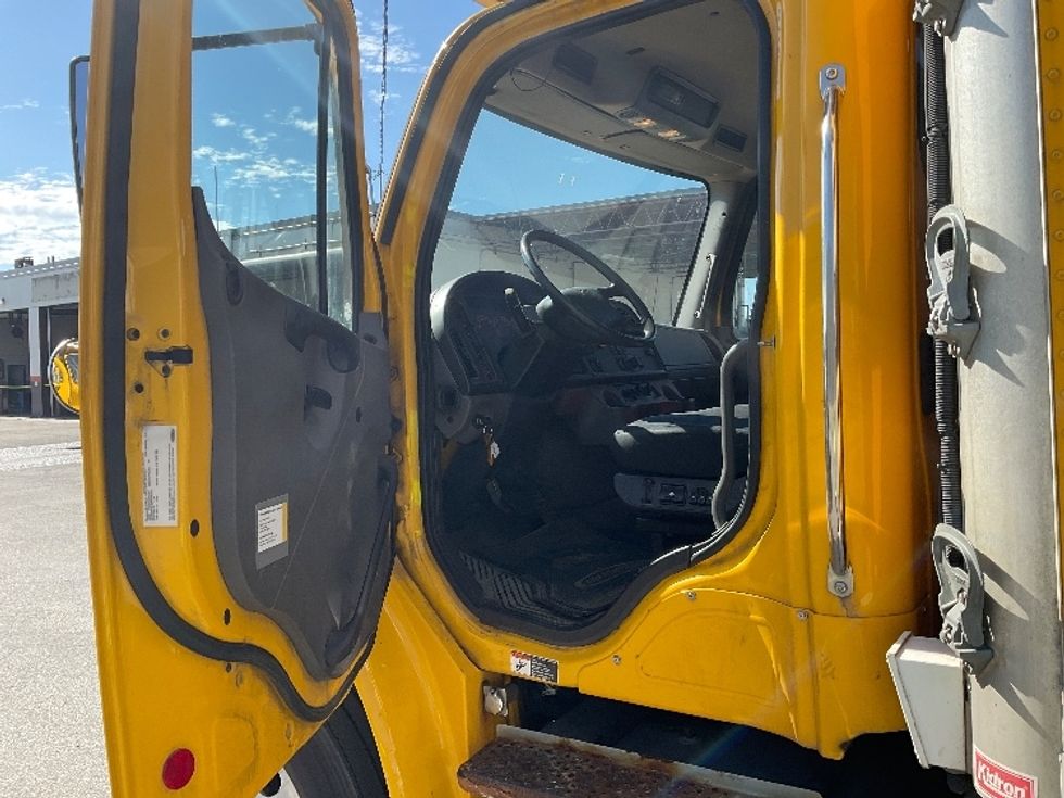 Refrigerated Truck-Light and Medium Duty Trucks-Freightliner-2019-M2-Londonderry-NH-290,187\n\t\tmiles-$ 25,750 - Image 16