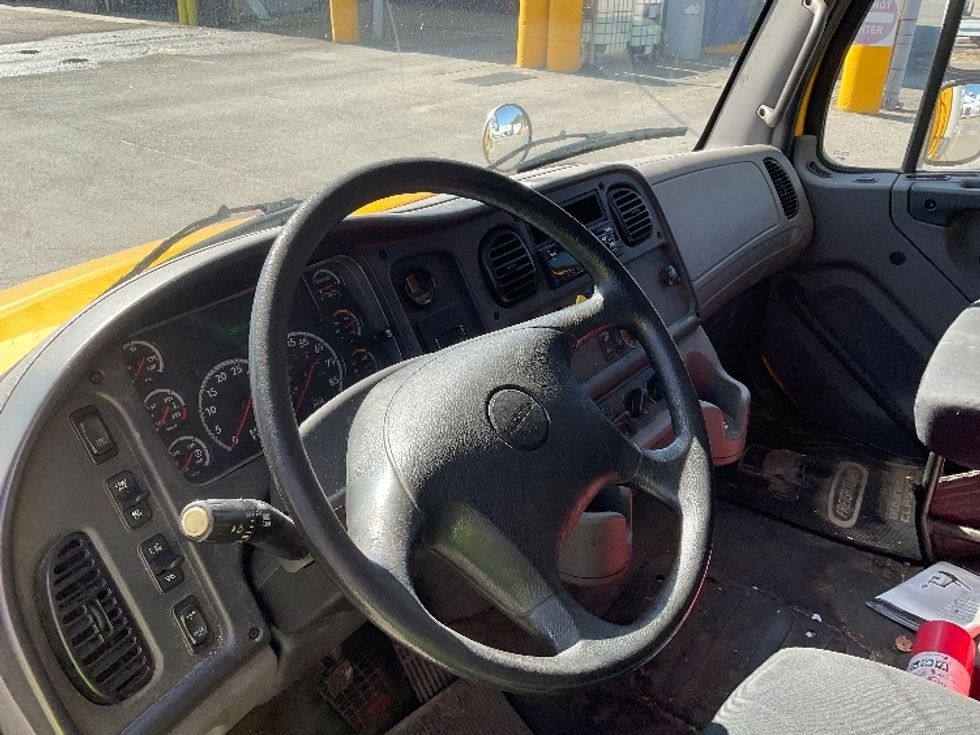 Refrigerated Truck-Light and Medium Duty Trucks-Freightliner-2019-M2-Londonderry-NH-290,187\n\t\tmiles-$ 25,750 - Image 17