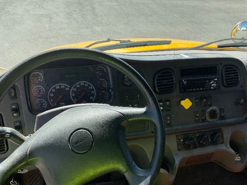 Refrigerated Truck-Light and Medium Duty Trucks-Freightliner-2019-M2-Londonderry-NH-290,187\n\t\tmiles-$ 25,750 - Image 18