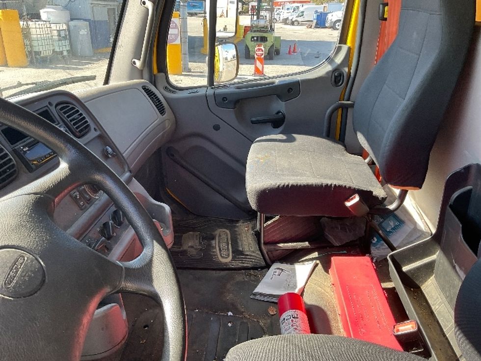 Refrigerated Truck-Light and Medium Duty Trucks-Freightliner-2019-M2-Londonderry-NH-290,187\n\t\tmiles-$ 25,750 - Image 19