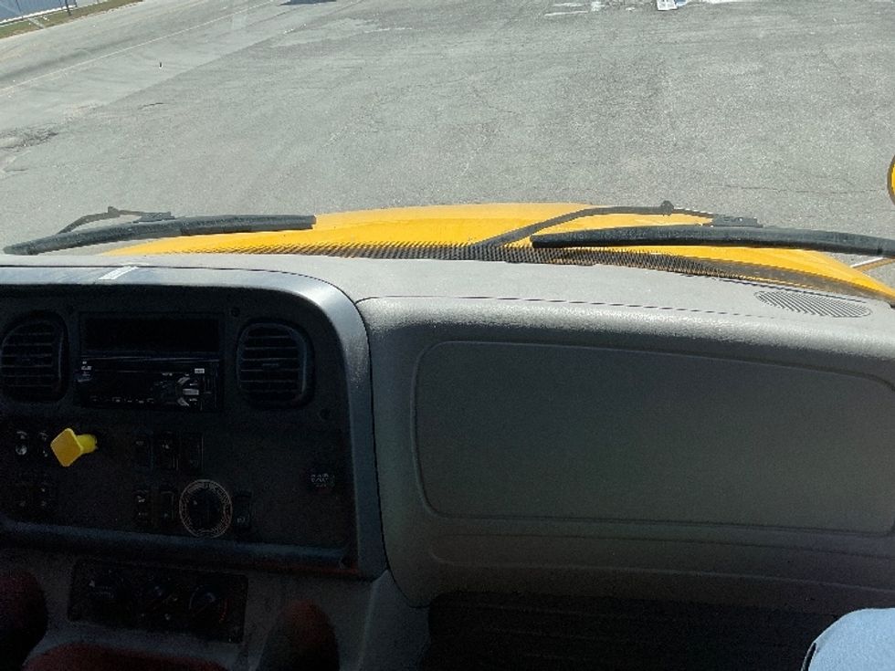 Refrigerated Truck-Light and Medium Duty Trucks-Freightliner-2019-M2-Londonderry-NH-290,187\n\t\tmiles-$ 25,750 - Image 21