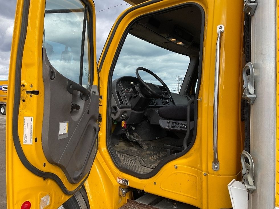 Refrigerated Truck-Light and Medium Duty Trucks-Freightliner-2019-M2-Londonderry-NH-307,605\n\t\tmiles-$ 27,500 - Image 16