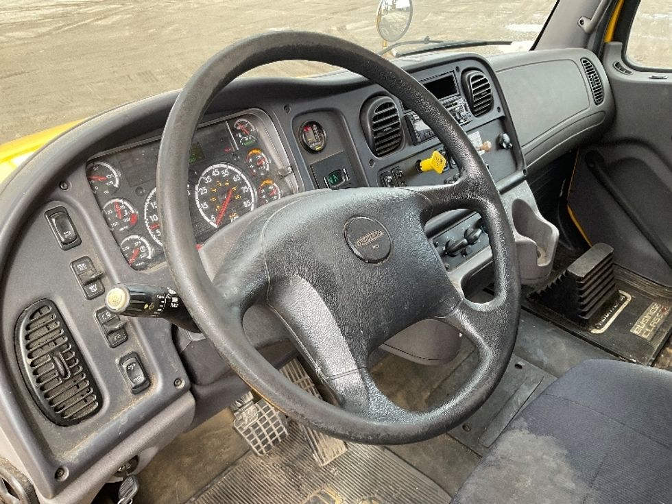 Refrigerated Truck-Light and Medium Duty Trucks-Freightliner-2019-M2-Londonderry-NH-307,605\n\t\tmiles-$ 27,500 - Image 17