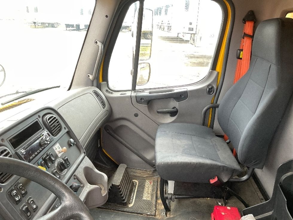 Refrigerated Truck-Light and Medium Duty Trucks-Freightliner-2019-M2-Londonderry-NH-307,605\n\t\tmiles-$ 27,500 - Image 19