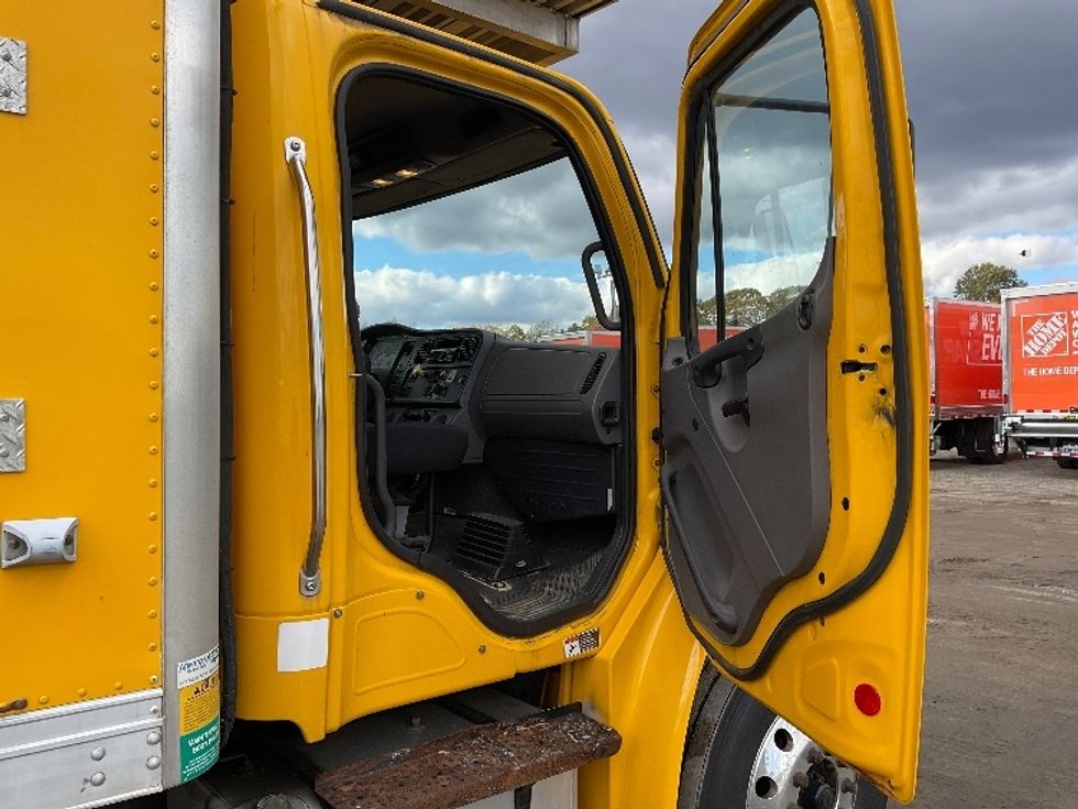 Refrigerated Truck-Light and Medium Duty Trucks-Freightliner-2019-M2-Londonderry-NH-307,605\n\t\tmiles-$ 27,500 - Image 20