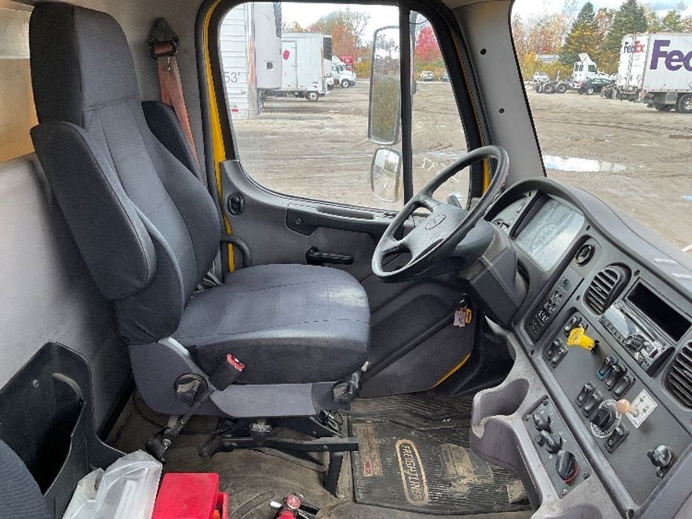 Refrigerated Truck-Light and Medium Duty Trucks-Freightliner-2019-M2-Londonderry-NH-307,605\n\t\tmiles-$ 27,500 - Image 22