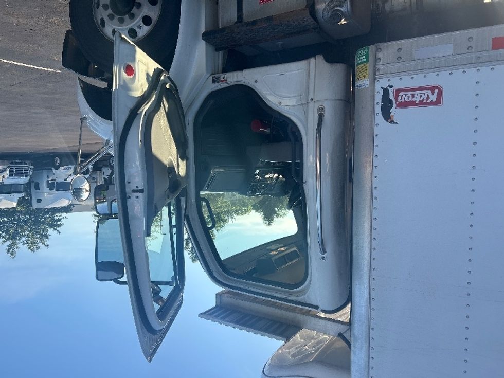Refrigerated Truck-Light and Medium Duty Trucks-Freightliner-2019-M2-Louisville-KY-352,949\n\t\tmiles-$ 33,500 - Image 16