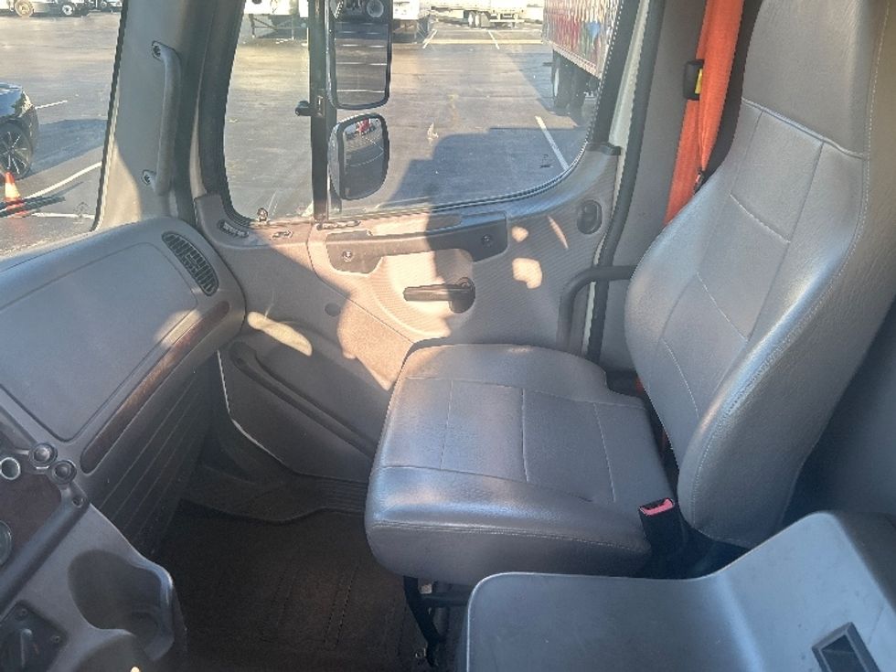Refrigerated Truck-Light and Medium Duty Trucks-Freightliner-2019-M2-Louisville-KY-352,949\n\t\tmiles-$ 33,500 - Image 19