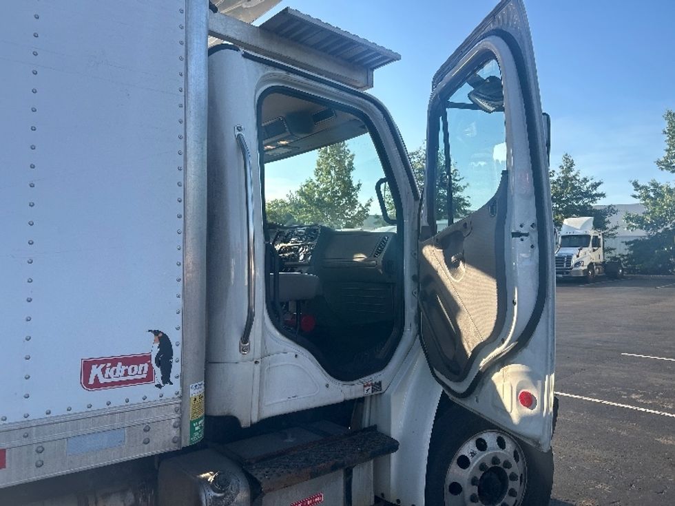 Refrigerated Truck-Light and Medium Duty Trucks-Freightliner-2019-M2-Louisville-KY-352,949\n\t\tmiles-$ 33,500 - Image 20