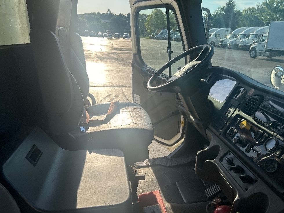 Refrigerated Truck-Light and Medium Duty Trucks-Freightliner-2019-M2-Louisville-KY-352,949\n\t\tmiles-$ 33,500 - Image 22
