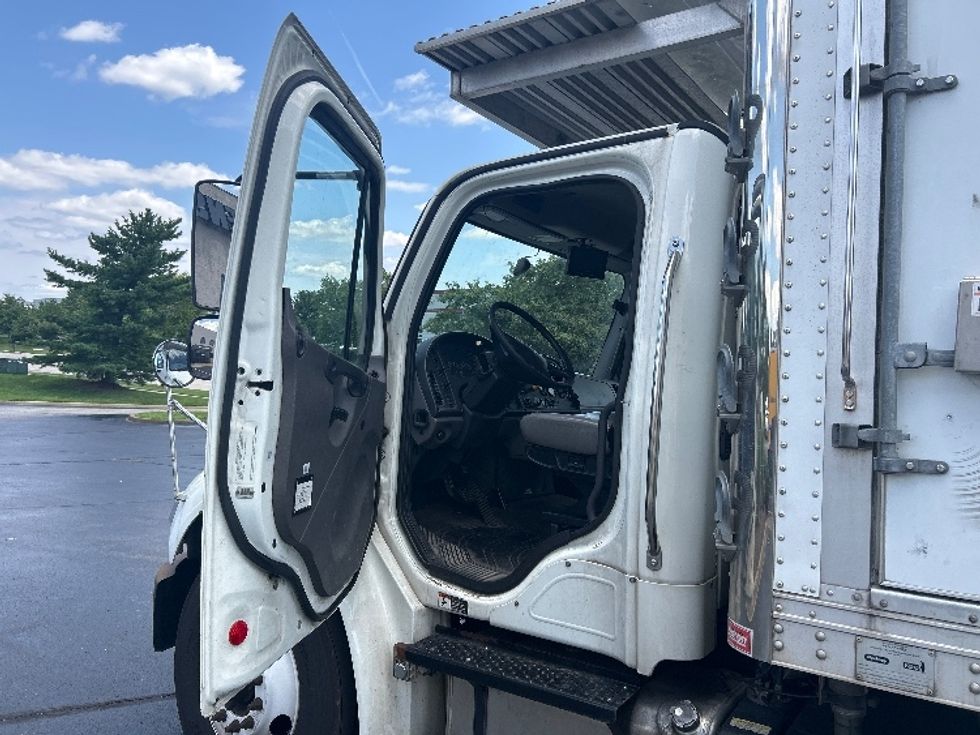 Refrigerated Truck-Light and Medium Duty Trucks-Freightliner-2019-M2-Louisville-KY-354,249\n\t\tmiles-$ 22,250 - Image 15