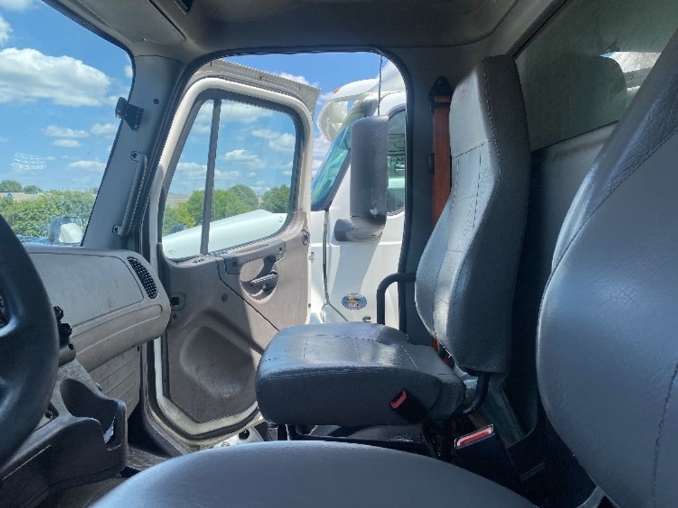 Refrigerated Truck-Light and Medium Duty Trucks-Freightliner-2019-M2-Louisville-KY-354,249\n\t\tmiles-$ 22,250 - Image 18