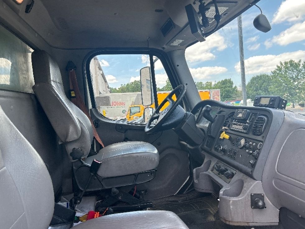 Refrigerated Truck-Light and Medium Duty Trucks-Freightliner-2019-M2-Louisville-KY-354,249\n\t\tmiles-$ 22,250 - Image 21
